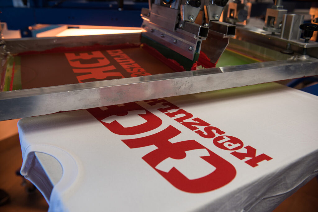 Sitodruk jest jedną z najpopularniejszych technik znakowania odzieży